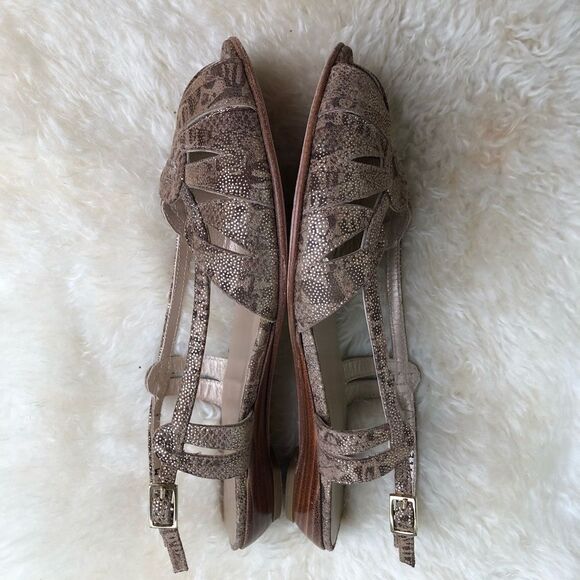 Stuart Weitzman gold suede metallic sandals flats 6 - Picture 3 of 6